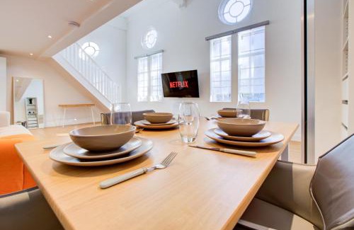 Snaresbrook Apartment | Contemporary 2-Bedroom Apartment in Wanstead, London