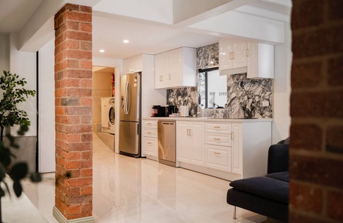 Ashgrove Apartment | Contemporary 2-Bedroom Apartment with Movie Room