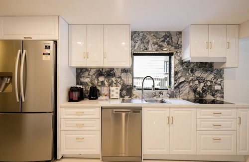 Ashgrove Apartment | Contemporary 2-Bedroom Apartment with Movie Room