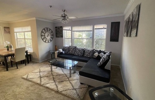 Lavista Park Apartment | CONTEMPORARY 2 BEDROOM SUITE