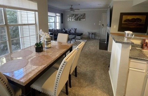 Lavista Park Apartment | CONTEMPORARY 2 BEDROOM SUITE