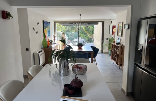 Le Mourillon Villa | Contemporary 230 m2 villa by architect Les Ameniers, 5 minutes from the beach.