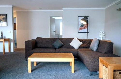 Kingston Apartment | Contemporary 2BR apartment near Kingston - Hosted by Canstay