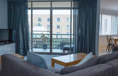 Kingston Apartment | Contemporary 2BR apartment near Kingston - Hosted by Canstay