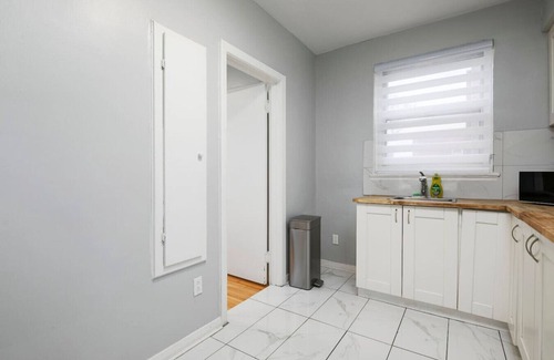 Cote-Des-Neiges—Notre-Dame-De-Grace Apartment | Contemporary 2BR – Stylish Comfort on MTL West