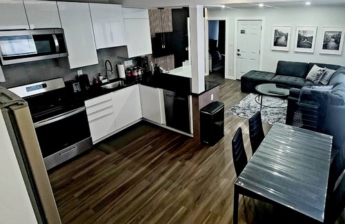 Pulaski Apartment | Contemporary 3 bedroom apartment on the first floor overlooking the Salmon River