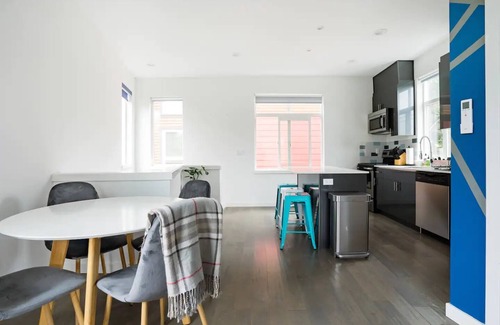 North Delridge House | Contemporary 3 BR & 3.5 BA Home in West Seattle