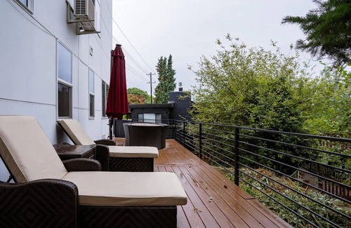 North Delridge House | Contemporary 3 BR & 3.5 BA Home in West Seattle