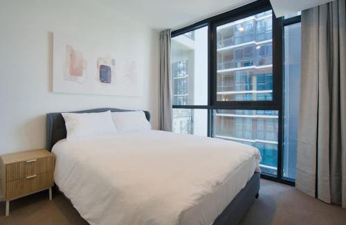 Adelaide Central Business District Apartment | Contemporary 3BR Paradise on Franklin Street