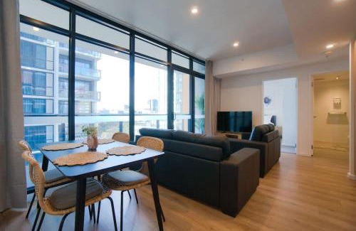 Adelaide Central Business District Apartment | Contemporary 3BR Paradise on Franklin Street