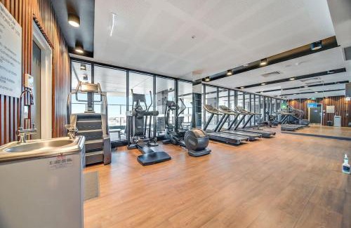 Adelaide Central Business District Apartment | Contemporary 3BR Paradise on Franklin Street