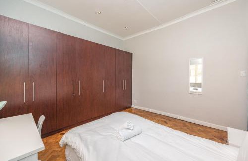 Salt River Apartment | Contemporary 4 Bedroom Home