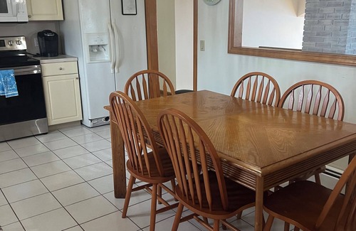 Eastward Look House | Contemporary 5 Bedroom Home .Easy walk to the beach. Central air