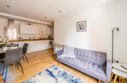 Abingdon Apartment | Contemporary Abbey Yard by Prescott Apartments