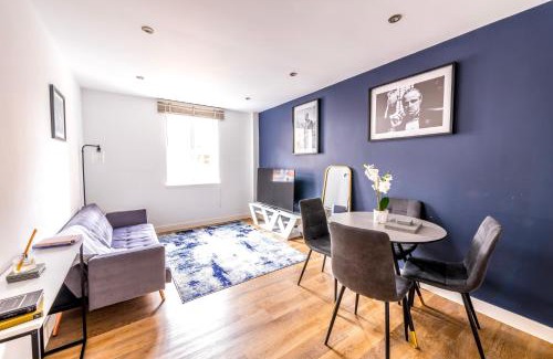 Abingdon Apartment | Contemporary Abbey Yard by Prescott Apartments