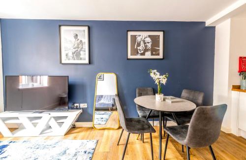 Abingdon Apartment | Contemporary Abbey Yard by Prescott Apartments