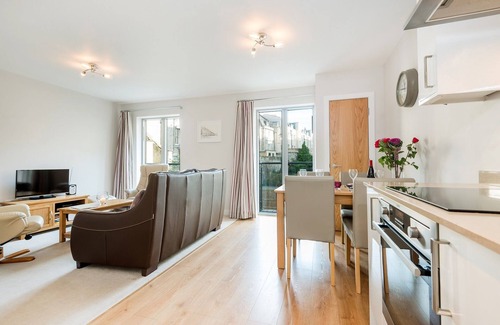 Bath Apartment | Contemporary Apartment In Central Bath, Somerset, England
