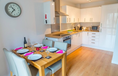 Bath Apartment | Contemporary Apartment In Central Bath, Somerset, England