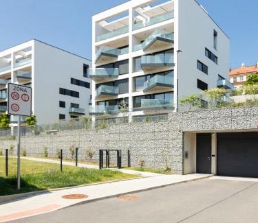 Prague 5 Apartment | Contemporary apartment with garage parking