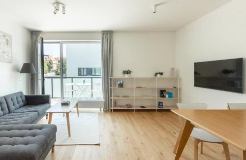 Prague 5 Apartment | Contemporary apartment with garage parking