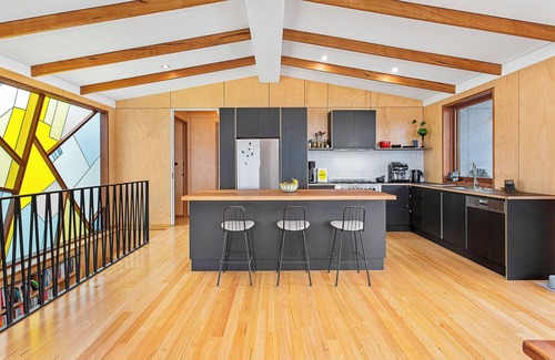 Coledale House | Contemporary beach house in Coledale. Ocean & Escarpment views. Pet friendly.
