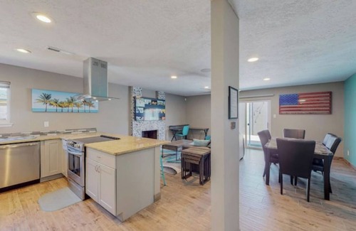 Heritage Hills House | Contemporary Beach House w/Hot Tub & 3 King Beds