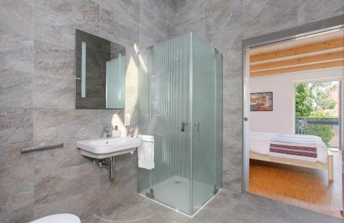 Canterbury Apartment | Contemporary bolthole, short walk from City