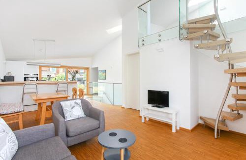 Canterbury Apartment | Contemporary bolthole, short walk from City