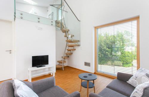 Canterbury Apartment | Contemporary bolthole, short walk from City