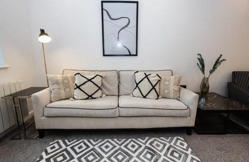 Bolton Apartment | Contemporary Bolton Apartment in Central Location