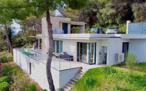 Tourrettes-sur-Loup Villa | Contemporary california style property, Sleep 5