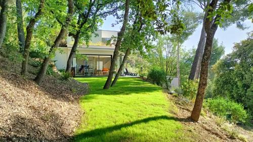 Tourrettes-sur-Loup Villa | Contemporary california style property, Sleep 5