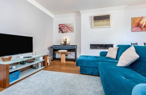 Cantelowes Apartment | Contemporary Central London Garden Terrace Apartment