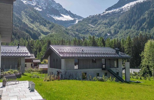 Argentiere Ski Chalet | Contemporary chalet with sauna, fireplace, and large garden