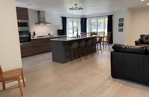 Belden House | Contemporary Charm near Elvis Presley’s Birthplace - Sleeps 12