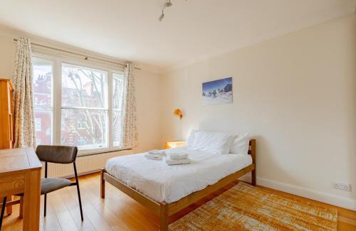 Maida Vale Apartment | Contemporary Chic 3BD Home Near Little Venice