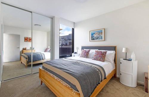 Carlton Apartment | Contemporary Comfort between Fitzroy and Carlton