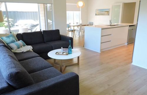 Quindalup House | Contemporary Cove