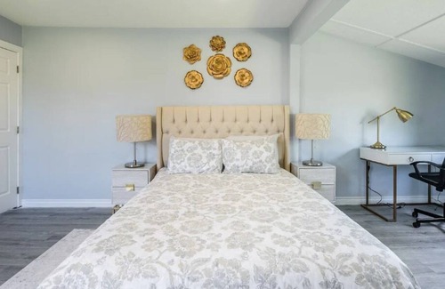 Dunnville Cottage | Contemporary, Cozy and Spacious Cottage