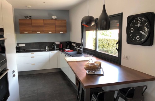 Sevrier Villa | Contemporary design villa with view of Lake Annecy