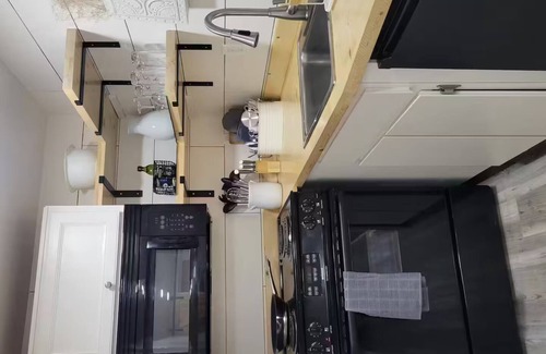 La Grande Apartment | Contemporary Downtown Basement Apartment in La Grande!