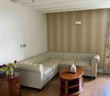 Offerton Apartment | Contemporary Duplex - Private Patio & Parking
