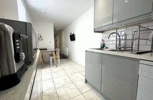 Clifton Apartment | Contemporary Garden Flat in Clifton