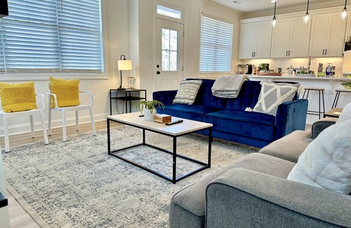 Garner House | Contemporary Gem Family Townhouse w/King Bed in Garner