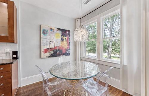 Cherry House | Contemporary gem in the Heart of Myers Park