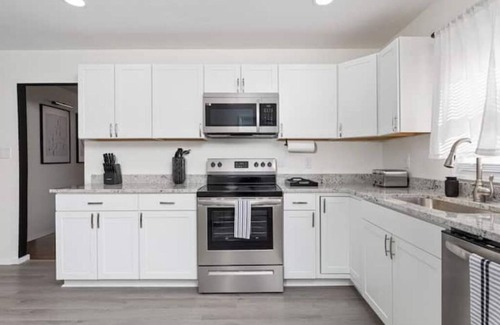 Hidden Valley House | Contemporary Getaway DT UNC