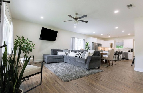 Gulf Park Estates House | Contemporary Gulf Coast Gem - Ocean Access 5 mins!