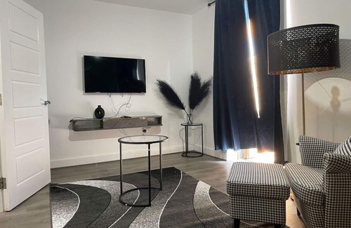 Dagenham House | Contemporary Haven: 4-Bed House in Dagenham