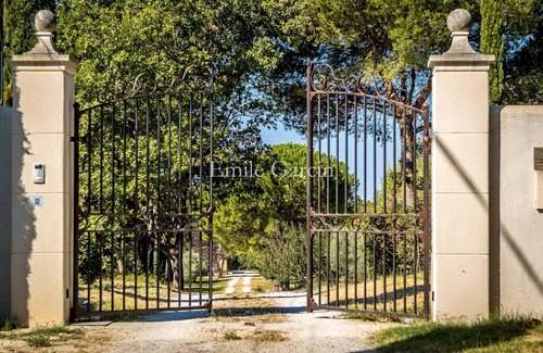 Aix-en-Provence Villa | Contemporary house in Aix-en-Provence with pool and views of the countryside.