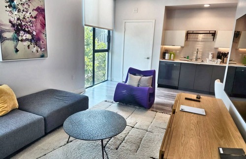 Fairfax District Hotel | Contemporary Hollywood Haven on Spaulding Ave – Complimentary WiFi & Parking